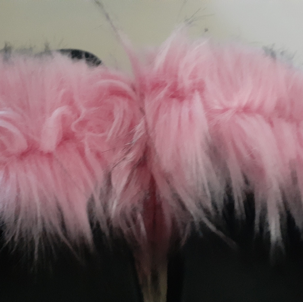 SOLD OUT Furry Sandals - Picture 7 of 10